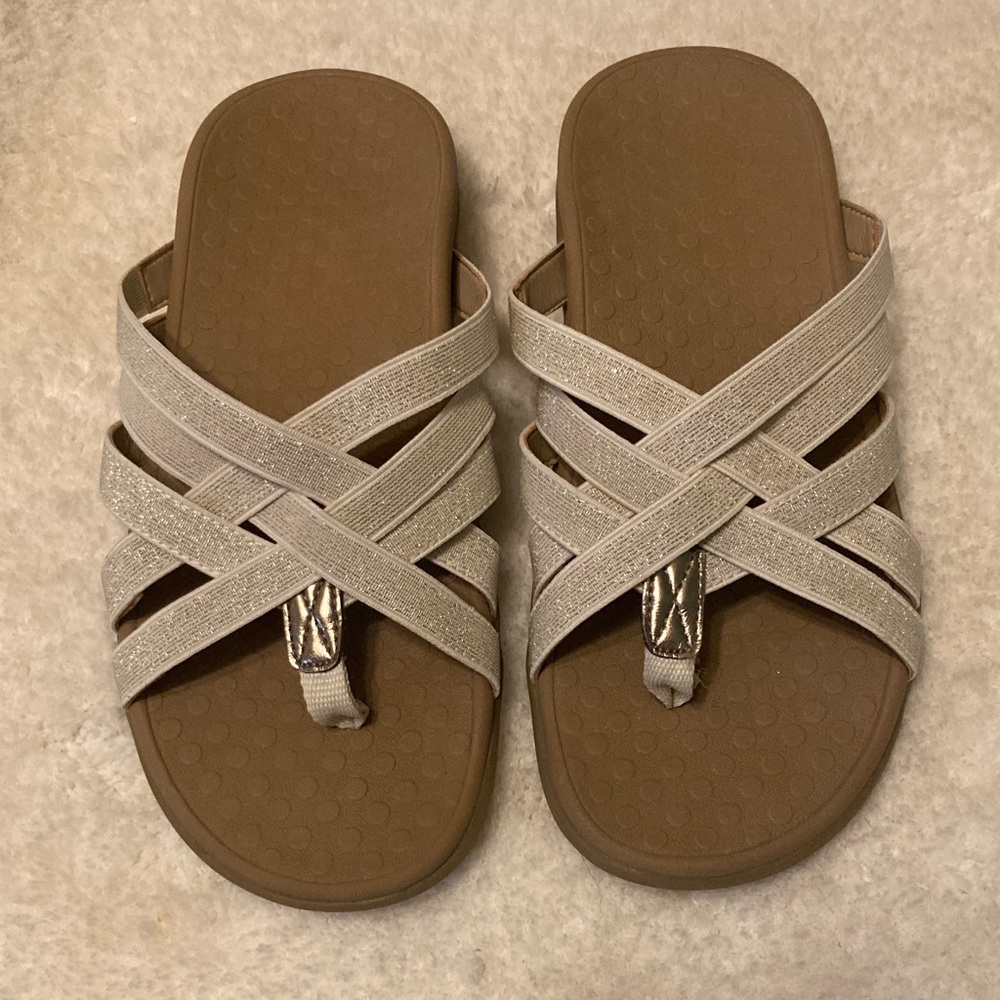 Vionic cute straps cream and gold specks size 7 sandals in excellent condition